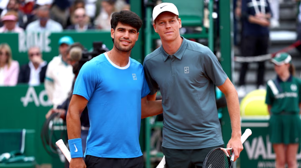 Primer plano de los finalistas de Montecarlo 2026, Carlos Alcaraz y Jannik Sinner.
