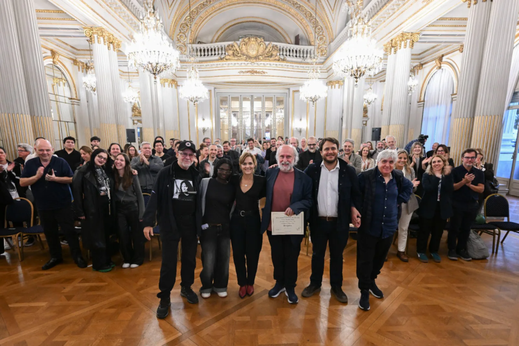 Daniel Grinbank fue reconocido como Personalidad Destacada de la Cultura por la Legislatura de la Ciudad de Buenos Aires, en homenaje a su trayectoria y aporte al desarrollo cultural.